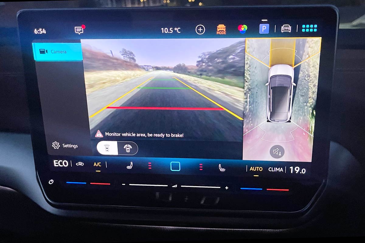 2025 Volkswagen ID.4 Pro reverse camera